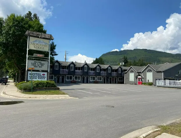 Monashee Lodge hotel detail image 2