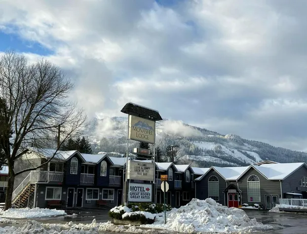 Monashee Lodge hotel detail image 1
