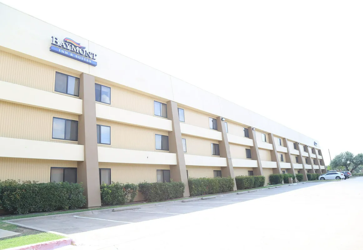 Baymont by Wyndham Plano hotel hero