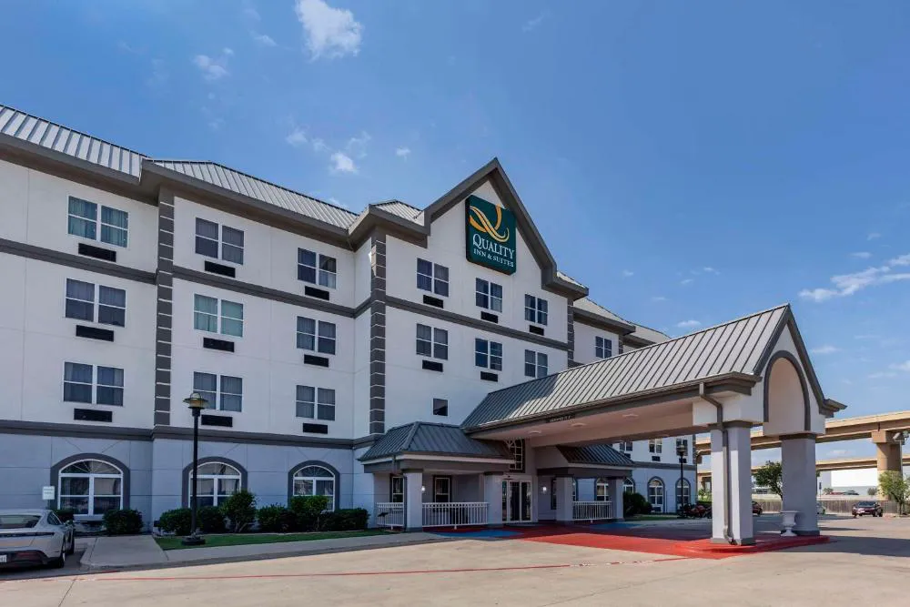 Quality Inn & Suites I-35 E / Walnut Hill hotel hero