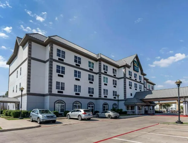 Quality Inn & Suites I-35 E / Walnut Hill hotel detail image 1