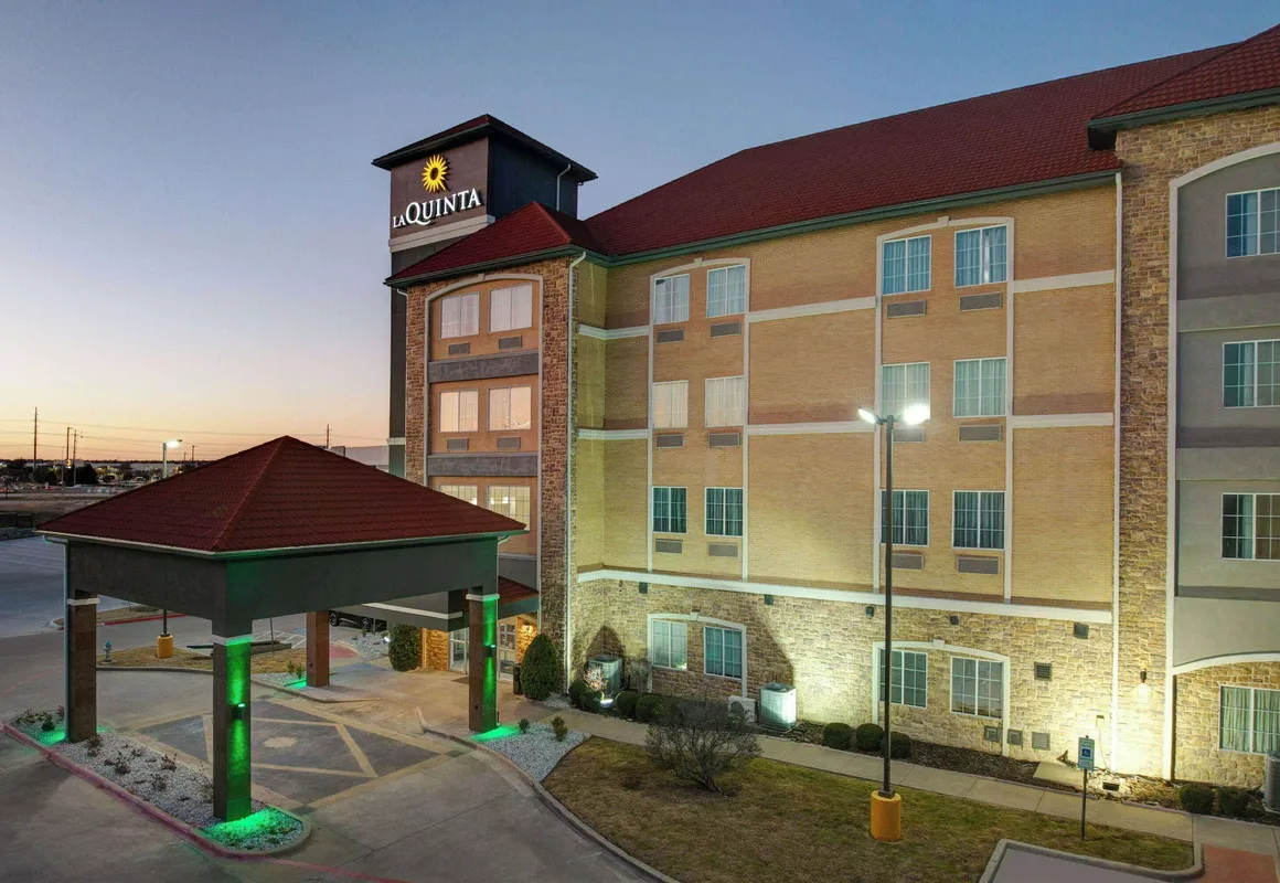 La Quinta Inn & Suites by Wyndham Allen at The Village hotel hero