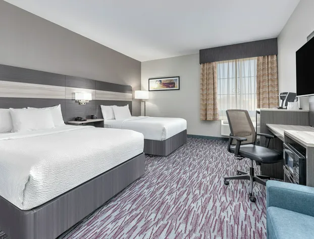 La Quinta Inn & Suites by Wyndham Allen at The Village hotel detail image 4