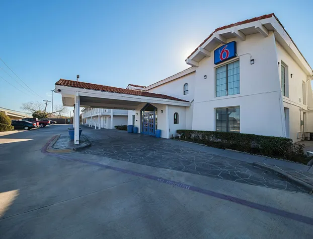 Motel 6 Grand Prairie, TX - Interstate 30 hotel detail image 3