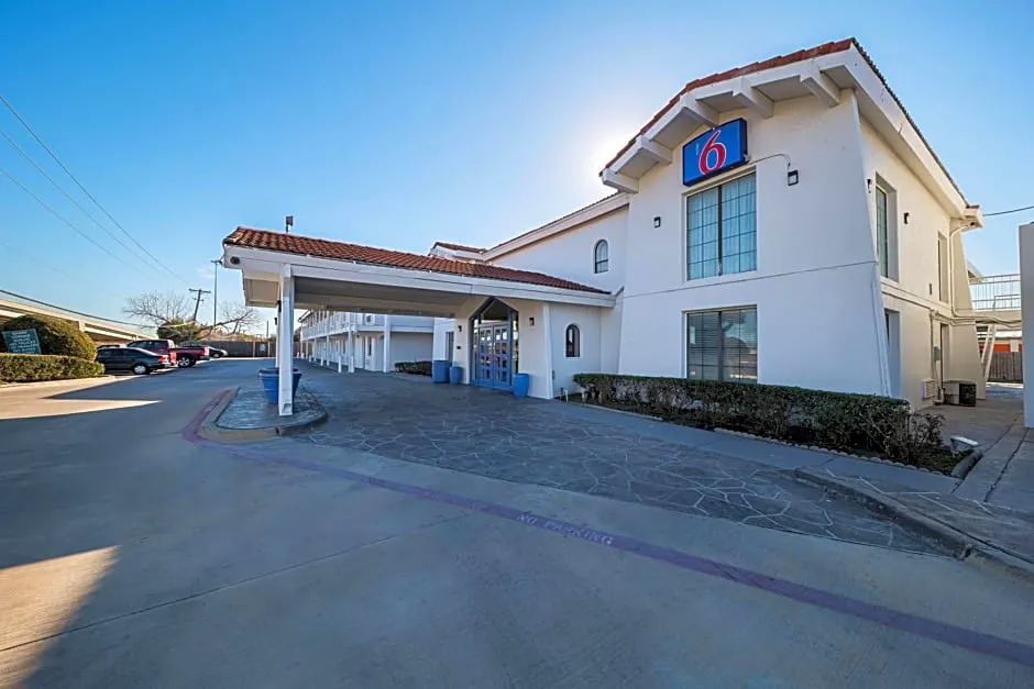 Motel 6 Grand Prairie, TX - Interstate 30 hotel hero