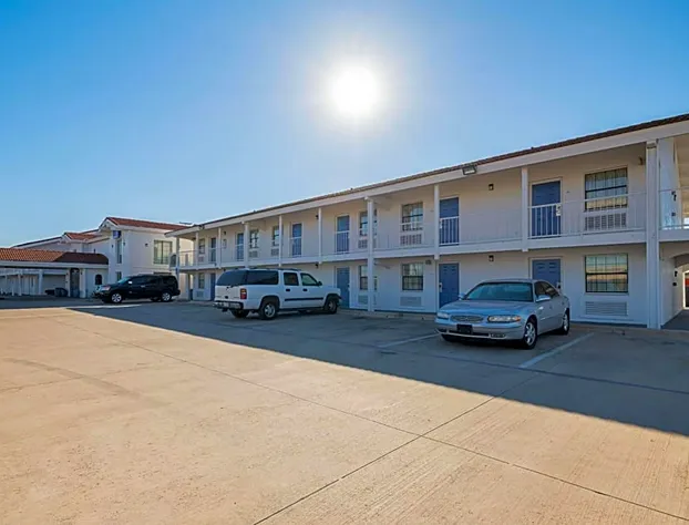 Motel 6 Grand Prairie, TX - Interstate 30 hotel detail image 2