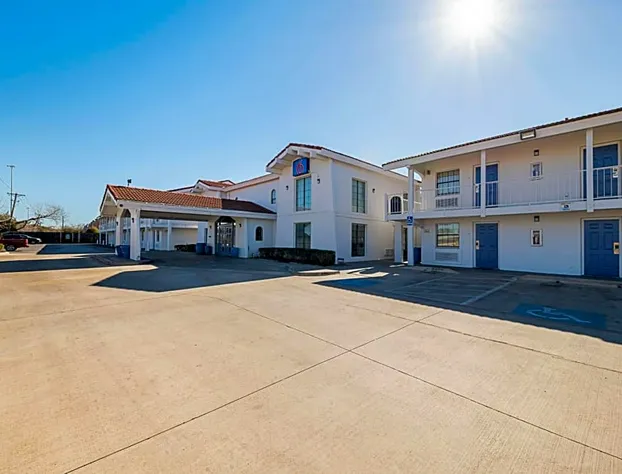 Motel 6 Grand Prairie, TX - Interstate 30 hotel detail image 3