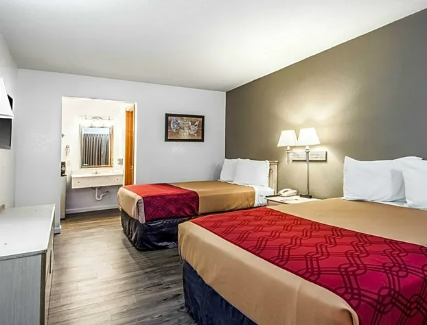 Econo Lodge Airport I-35 North hotel detail image 3