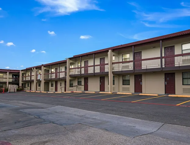 Red Roof Inn North Dallas - Park Central hotel detail image 2