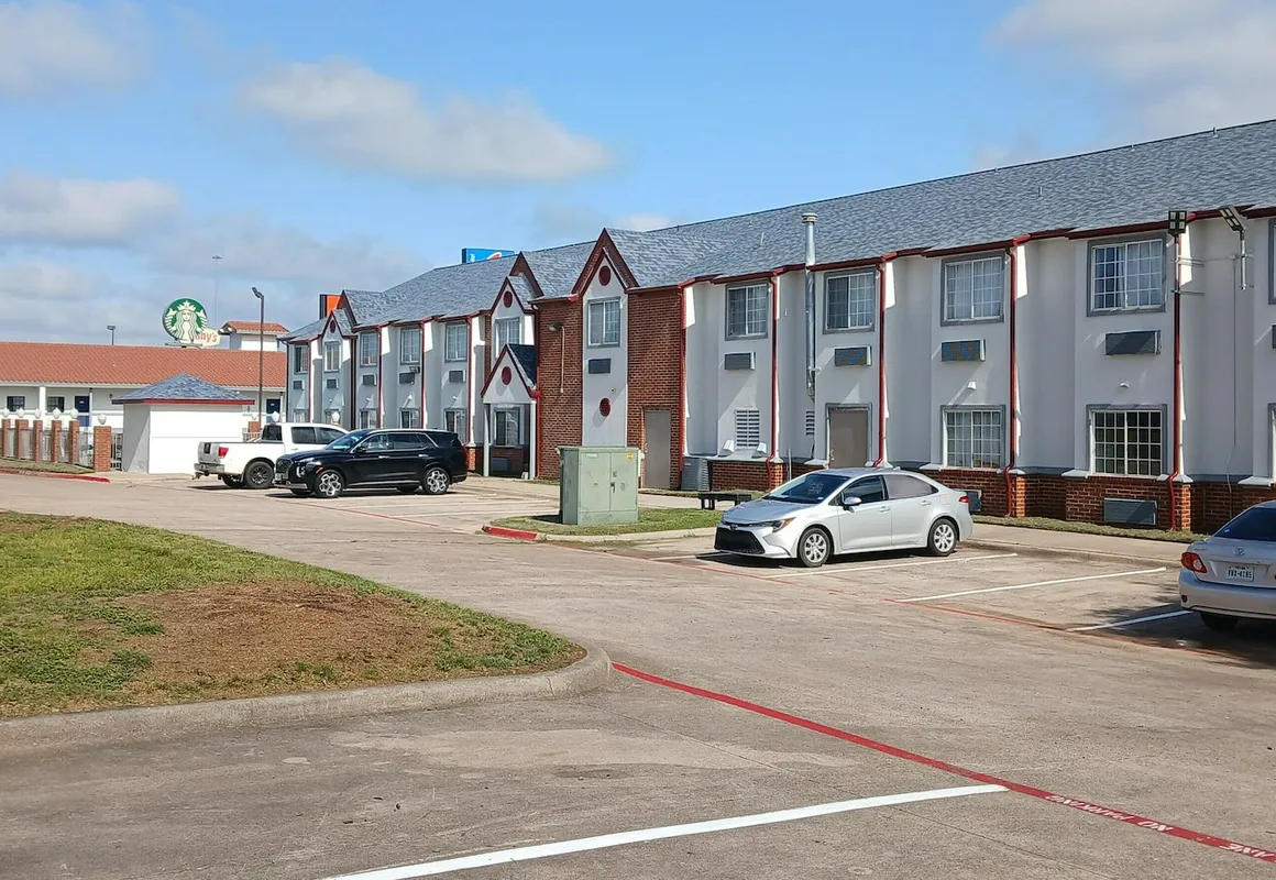 Red Roof Inn & Suites Euless - DFW Airport Southwest hotel hero