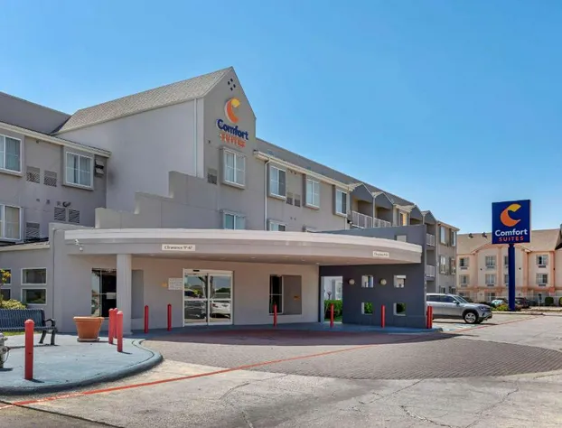 Comfort Suites DFW Airport hotel detail image 2