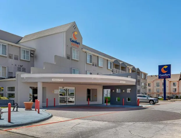 Comfort Suites DFW Airport hotel detail image 1