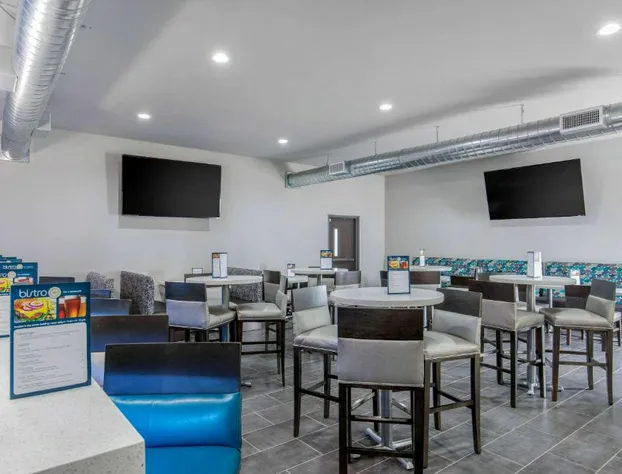 Clarion Inn & Suites DFW North hotel detail image 4