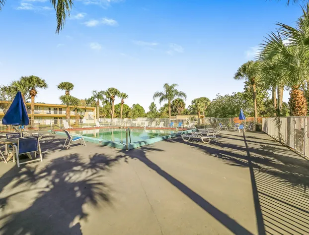 Econo Lodge Daytona Beach - Speedway hotel detail image 4