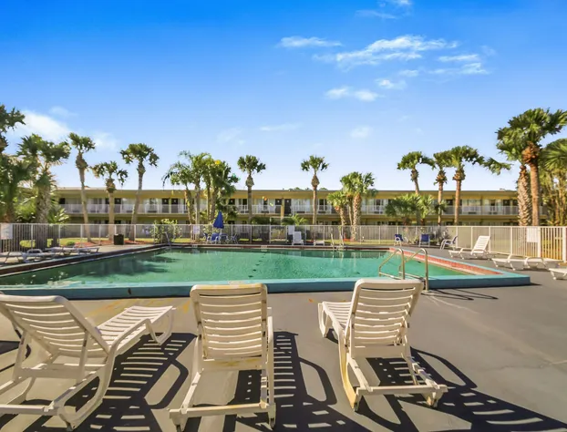 Econo Lodge Daytona Beach - Speedway hotel detail image 3