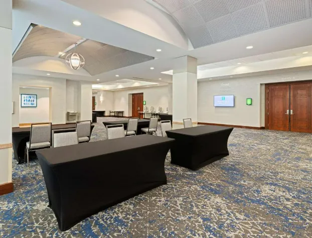 Embassy Suites by Hilton Tampa USF Near Busch Gardens hotel detail image 4