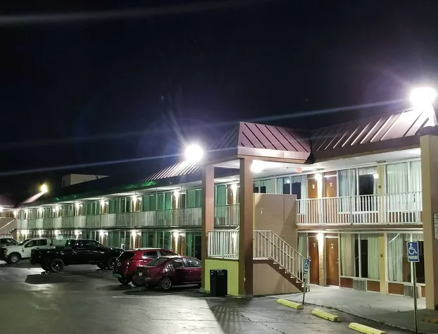 Days Inn & Suites by Wyndham Charleston Airport West hotel detail image 2