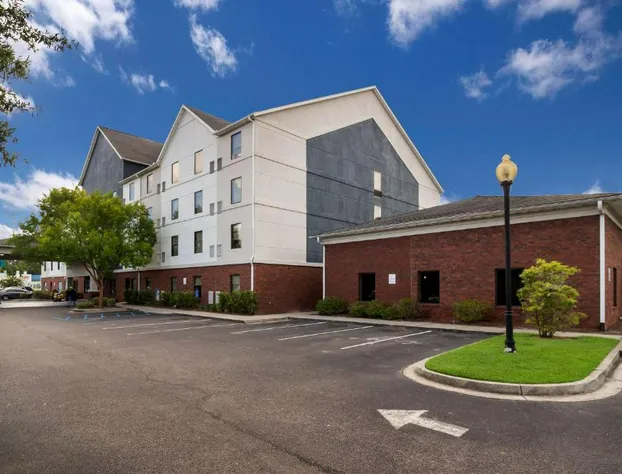 Clarion Pointe Charleston - West Ashley hotel detail image 1