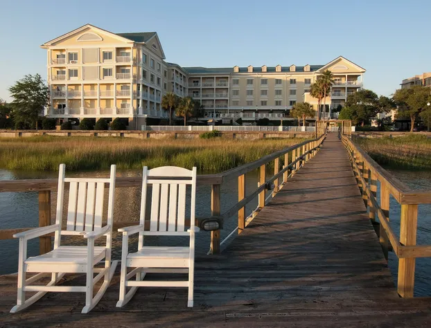 Courtyard Charleston Waterfront by Marriott hotel detail image 3