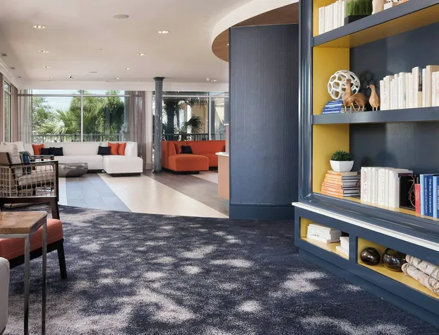 Courtyard Charleston Waterfront by Marriott hotel detail image 4