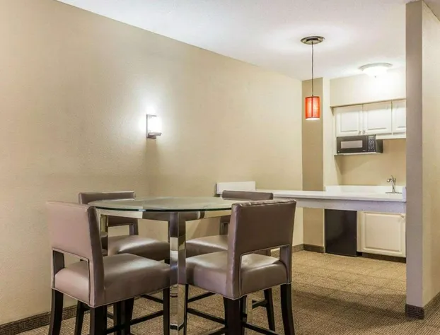 Comfort Suites at Isle Of Palms Connector hotel detail image 4