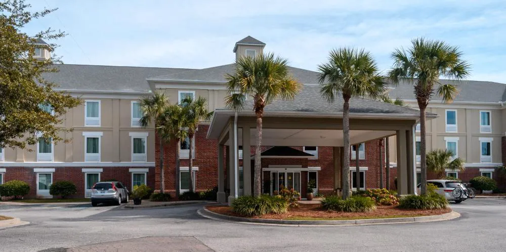 Comfort Inn & Suites Patriots Point hotel hero
