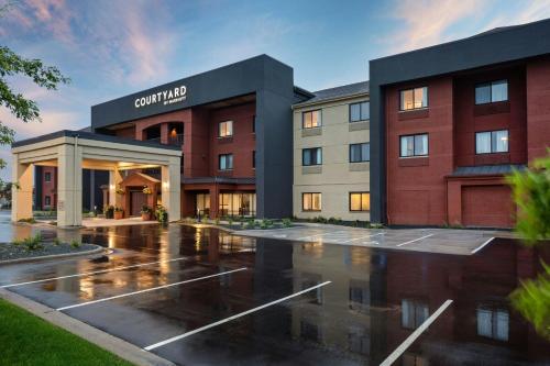 Courtyard Minneapolis St. Paul/Roseville by Marriott hotel detail image 3