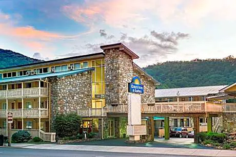 Days Inn & Suites by Wyndham Downtown Gatlinburg Parkway hotel hero