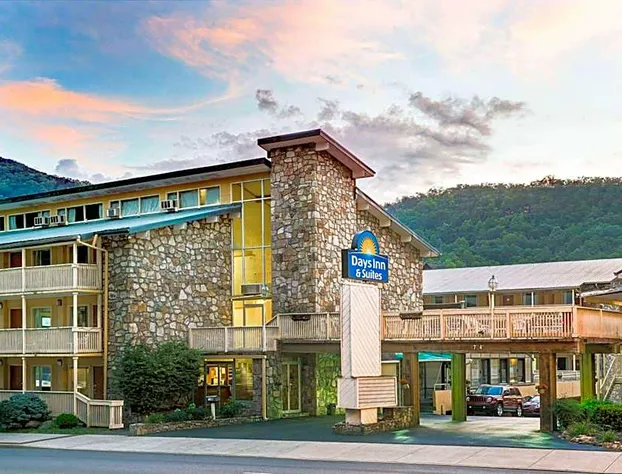 Days Inn & Suites by Wyndham Downtown Gatlinburg Parkway hotel detail image 1