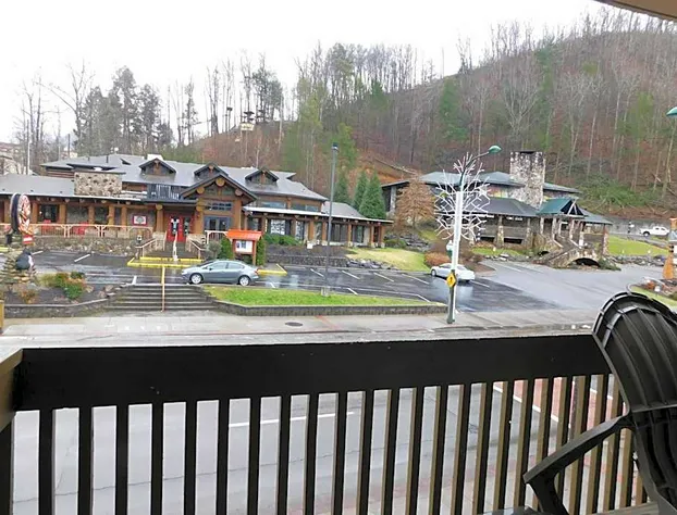 Days Inn & Suites by Wyndham Downtown Gatlinburg Parkway hotel detail image 4