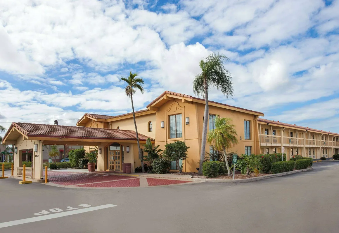 Baymont by Wyndham Fort Myers Central hotel hero