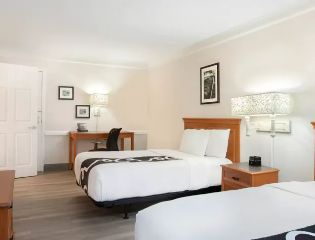 Baymont by Wyndham Fort Myers Central hotel detail image 4