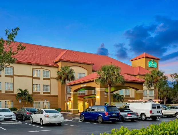 La Quinta Inn and Suites Fort Myers I-75 hotel detail image 1