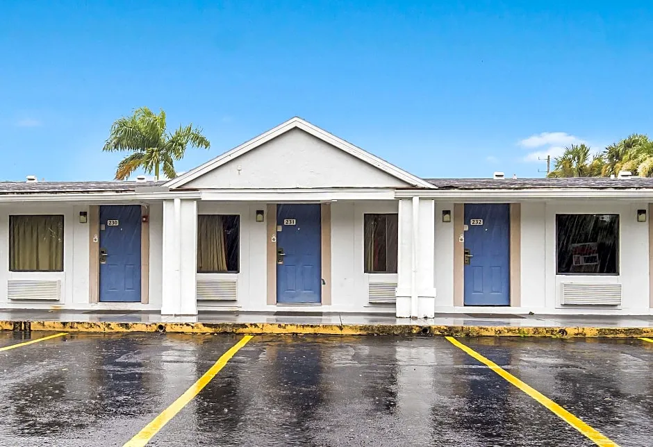 Motel 6 Fort Myers, FL hotel hero