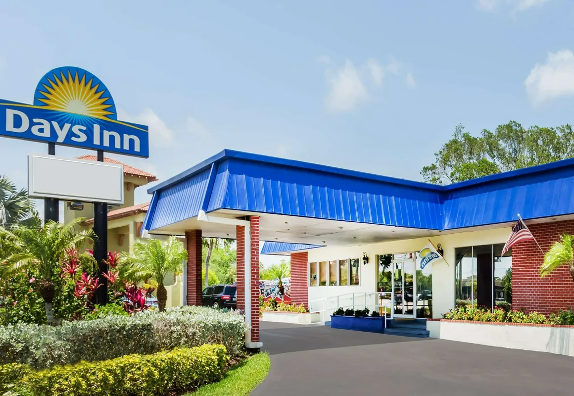 Days Inn by Wyndham Fort Myers Springs Resort hotel hero