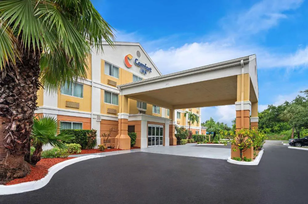 Comfort Inn Fort Myers Northeast hotel hero