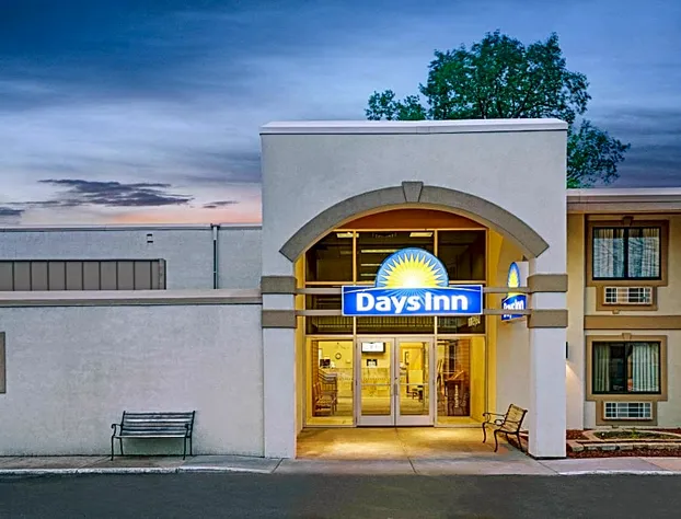 Days Inn by Wyndham Bloomington West hotel detail image 1