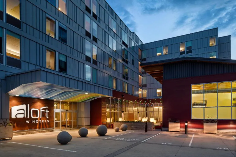 Aloft Minneapolis hotel hero