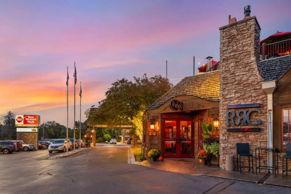 Best Western Plus White Bear Country Inn hotel hero