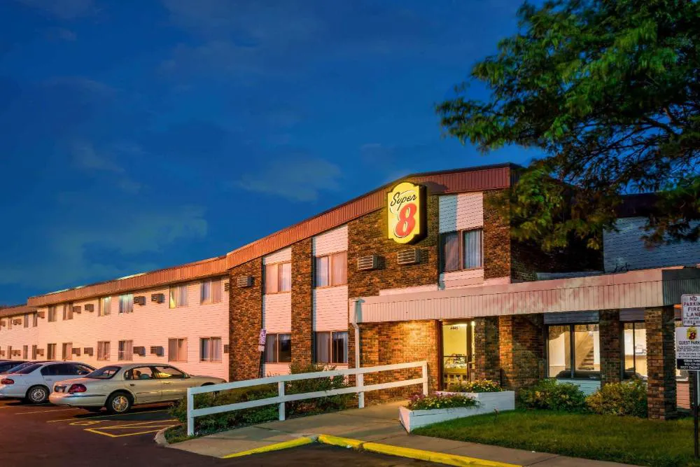 Super 8 by Wyndham Brooklyn Center/MPLS hotel hero
