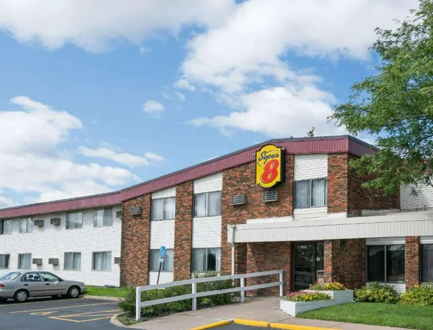 Super 8 by Wyndham Brooklyn Center/MPLS hotel detail image 1