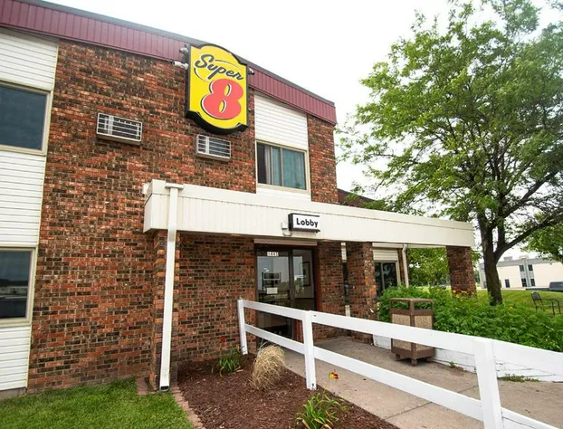 Super 8 by Wyndham Brooklyn Center/MPLS hotel detail image 2