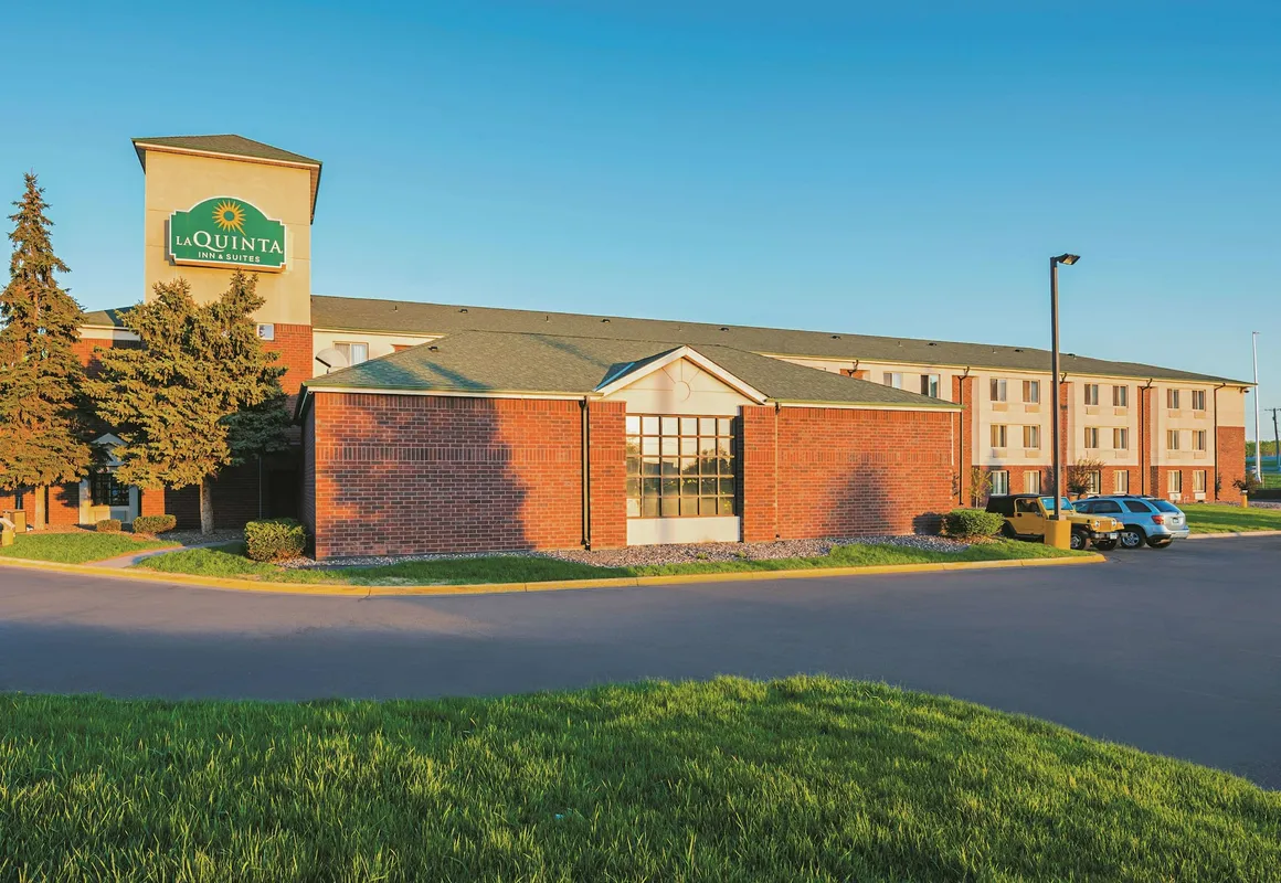 La Quinta Inn & Suites by Wyndham Minneapolis Northwest hotel hero