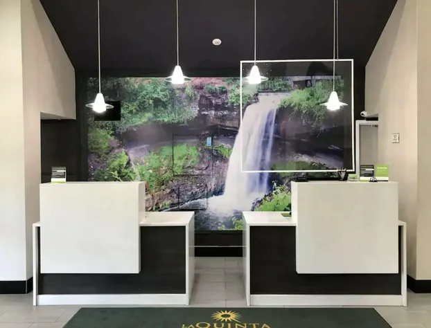 La Quinta Inn & Suites by Wyndham Minneapolis Northwest hotel detail image 2