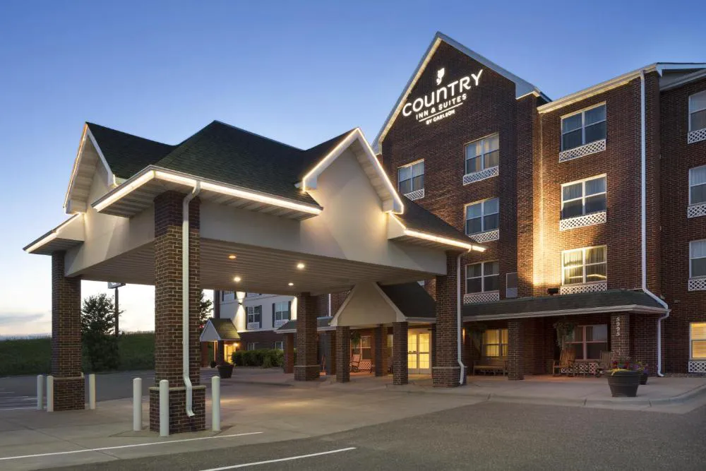 Country Inn & Suites by Radisson, Shoreview-Mounds View, MN hotel hero
