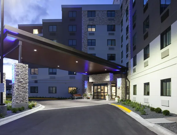 Holiday Inn Express Roseville-St. Paul by IHG hotel detail image 1