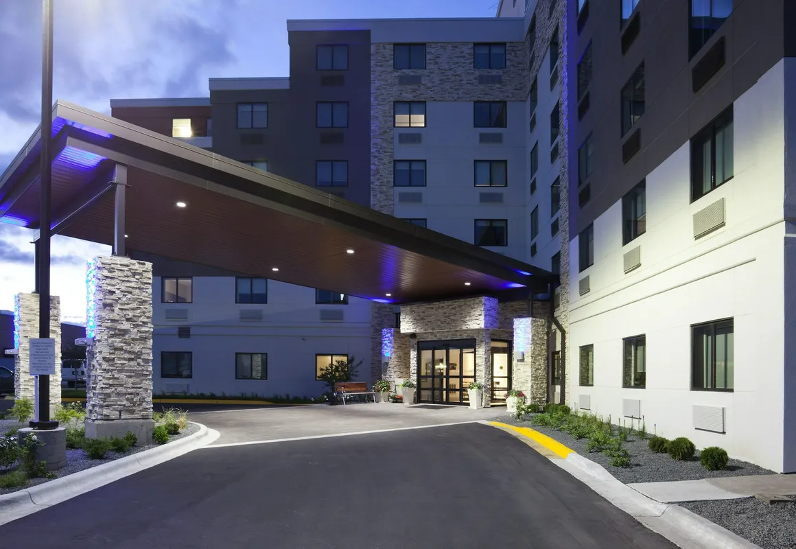 Holiday Inn Express Roseville-St. Paul by IHG hotel hero