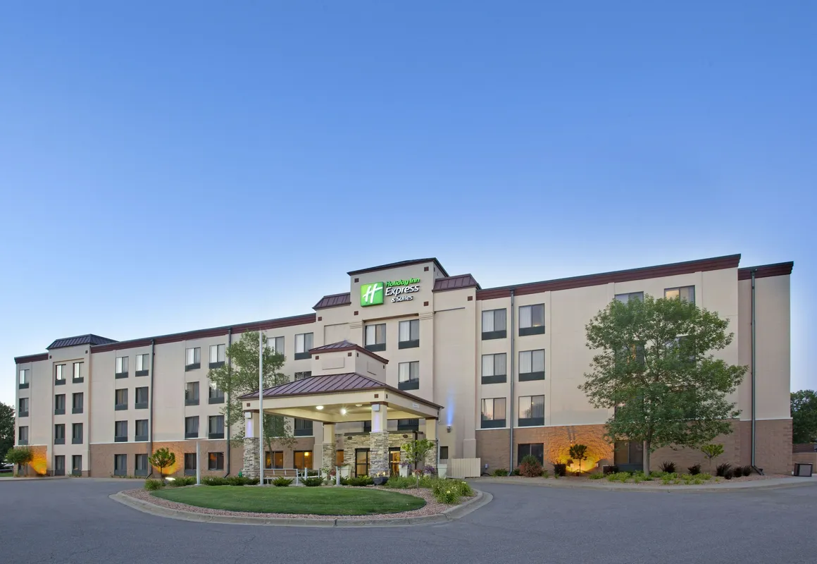 Holiday Inn Express Hotel & Suites Minneapolis-Minnetonka by IHG hotel hero