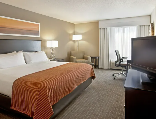 Holiday Inn Express Hotel & Suites Minneapolis-Minnetonka by IHG hotel detail image 3
