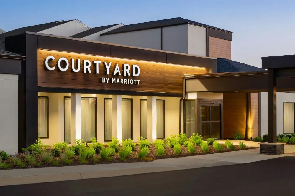 Courtyard by Marriott Minneapolis-St. Paul Airport hotel hero